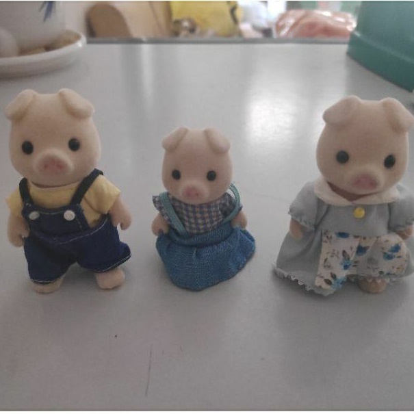 sylvanian pig dad, mom, sis