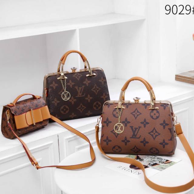 LV BEHEL Sling bag Monogram #9029*_

Quality : Semi Premium
Bag Size : 32x13x23cm