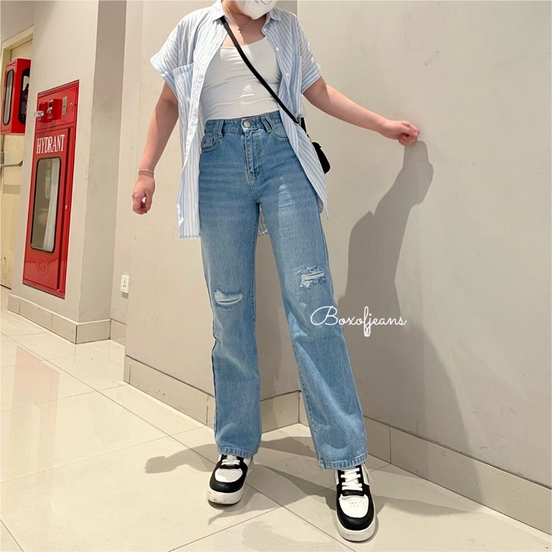 Boxofjeans - MARIE Ripped HW Loose Jeans - LIGHT BLUE