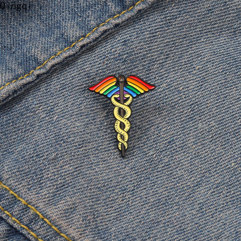 Bros Pin Enamel Bentuk Kartun Ular Dengan Sayap Warna Pelangi Bahan Alloy Untuk Hadiah