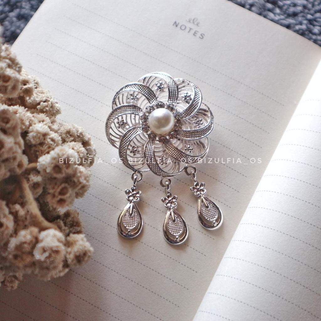 Brooch / bros kutubaru / bros kebaya / bros jilbab / bros dada / bros hijab / bros cantik / bros-B (kipspearl silver)