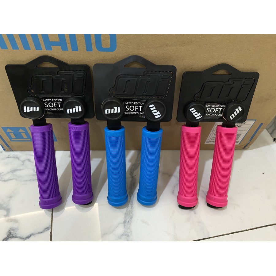 Handgrip Sepeda Merk ODI Super Soft Keren dan Nyaman Biru Merah Ungu