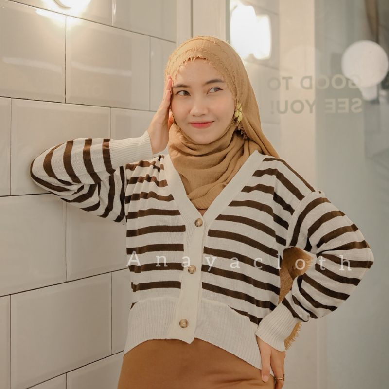 Mina Blaster Crop Cardy Rajut