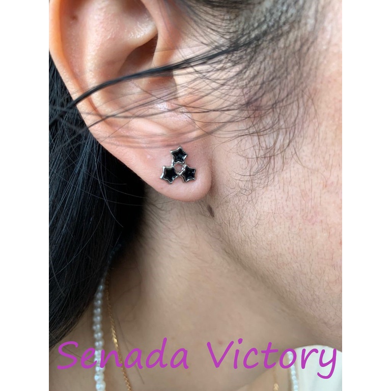 Senada Victory Anting Tiga Bintang Aksesoris Wanita Bintang Anting Tusuk Hitam SVA010