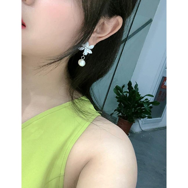 LRC Anting Tusuk Fashion Gold Coloren Acrylic Flower Pearl Stud Earrings  P13233