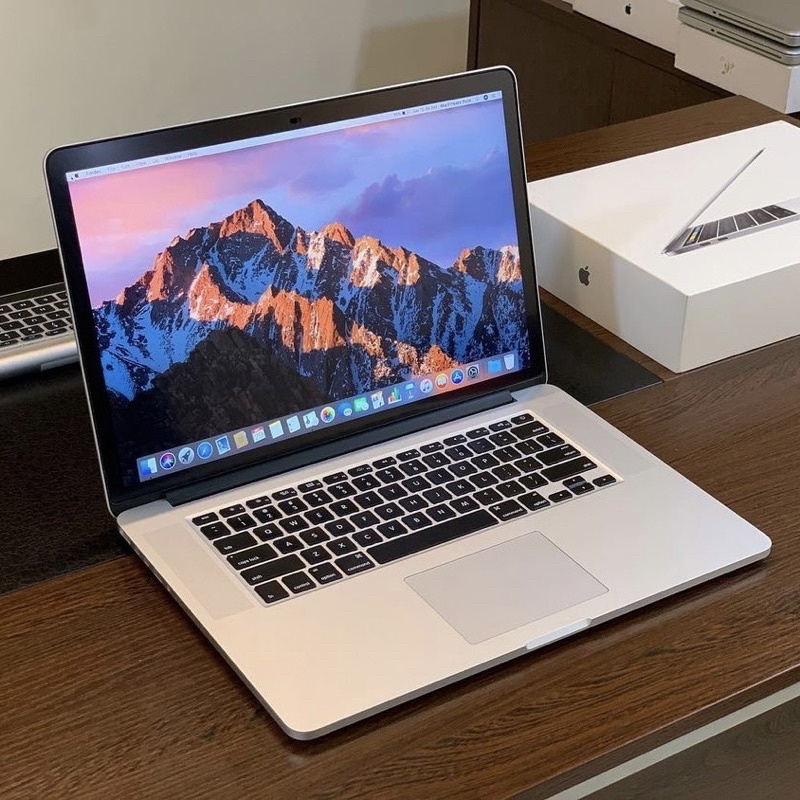 Macbook pro Retina 15 inch 2015 Ram 16Gb Ssd 256Gb intel i7