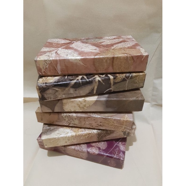 

hardbox hampers ecoprint / kotak kado 15 x 26 x 4 cm