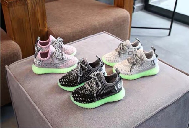 7.7   TERMURAH SEPATU ANAK YEEZY Glow in the dark. Bisa Gojek. Untuk anak 1-5 tahun #Shopeehaul