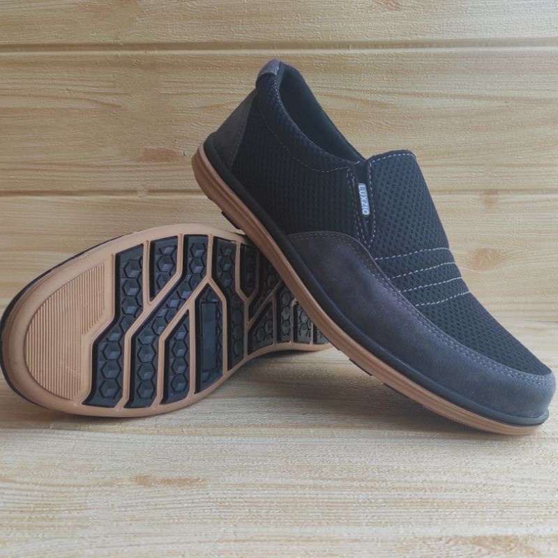 Sepatu Kulit Pria Slip On Kasual Sintetis Premium Kanvas Sol Karet TPR