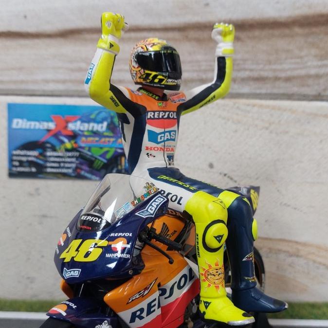 ~@~@~@~@] Figure Valentino Rossi Minichamps skala 12 Repsol 2002 Sit On Tank