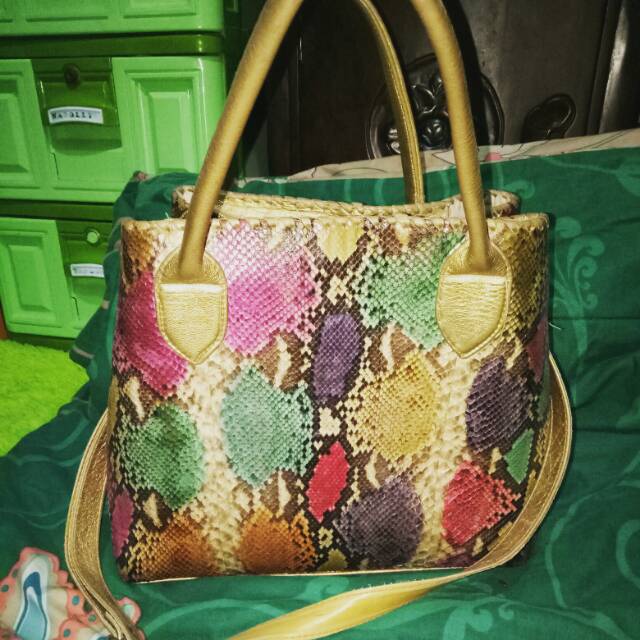 Tas kulit ular piton