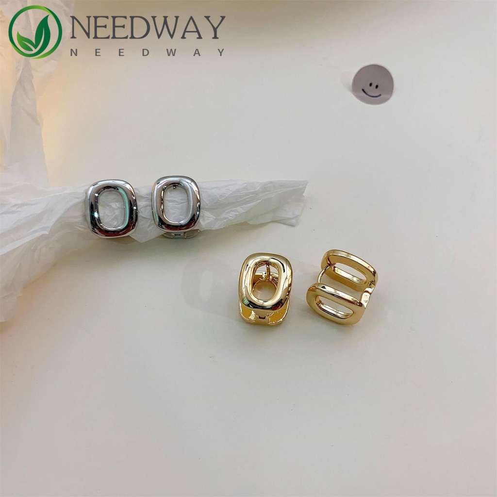 Anting Hoop Bentuk Oval Bahan Tembaga Warna Solid Gaya Retro Korea Untuk Wanita