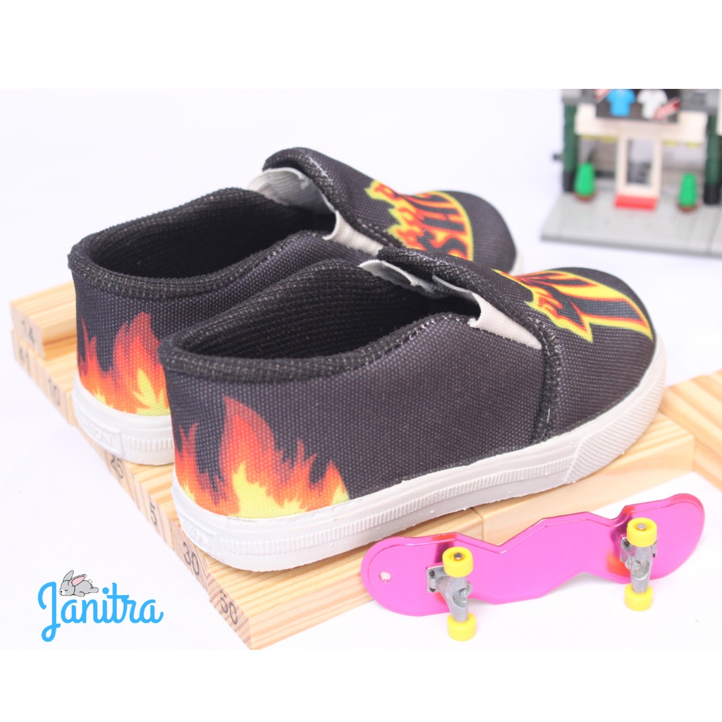 janitra sepatu sneakers anak balita skateboarding TRASH