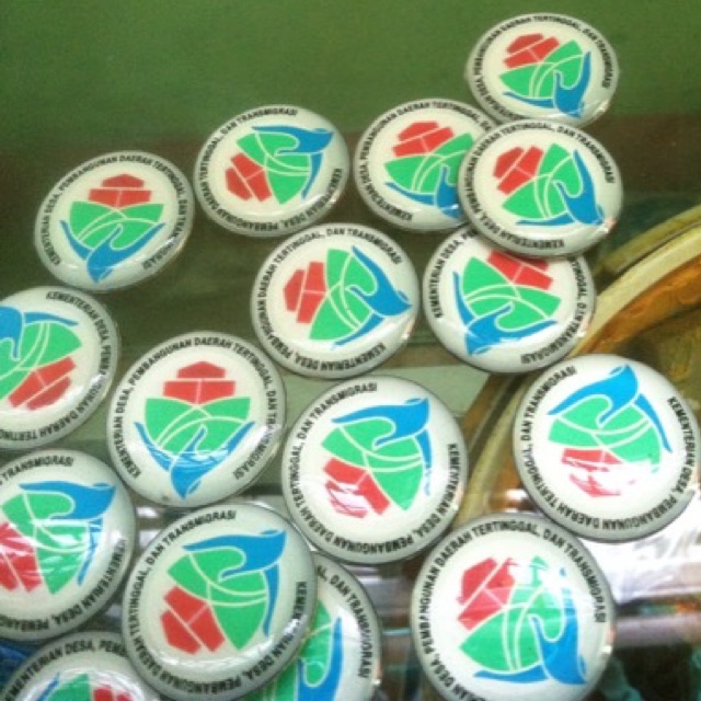 Pin Kuningan Resin Peniti