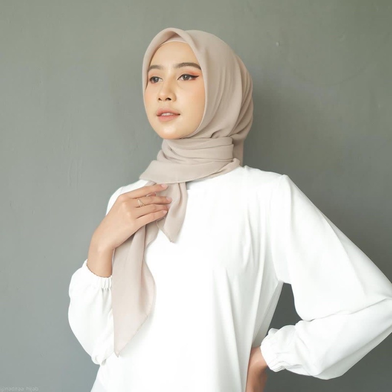 40+ Warna Hijab Segi Empat Bella Square Premium Original Jilbab Bella Square Polos Pollycotton-7