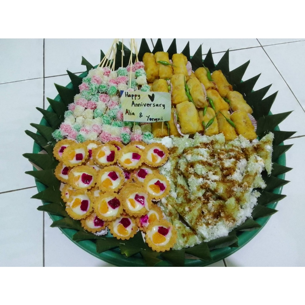 

Kue tampah dan jajanan pasar tradisional maupun modern