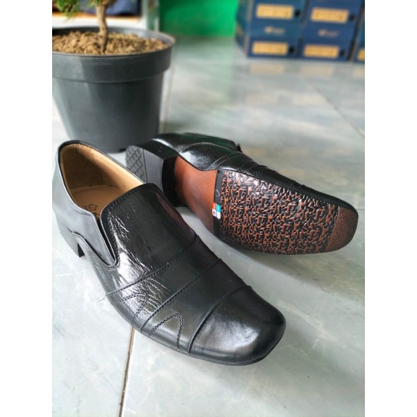 Sepatu Pantofel Kerja Kulit Sapi Asli by Lacosta