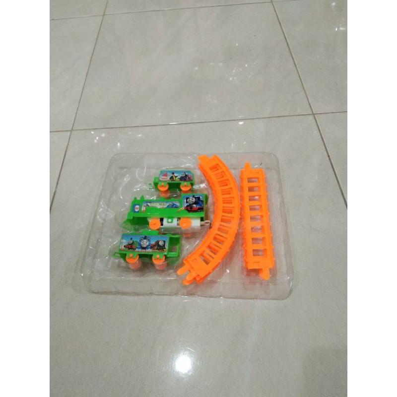 mainan thomas train set
