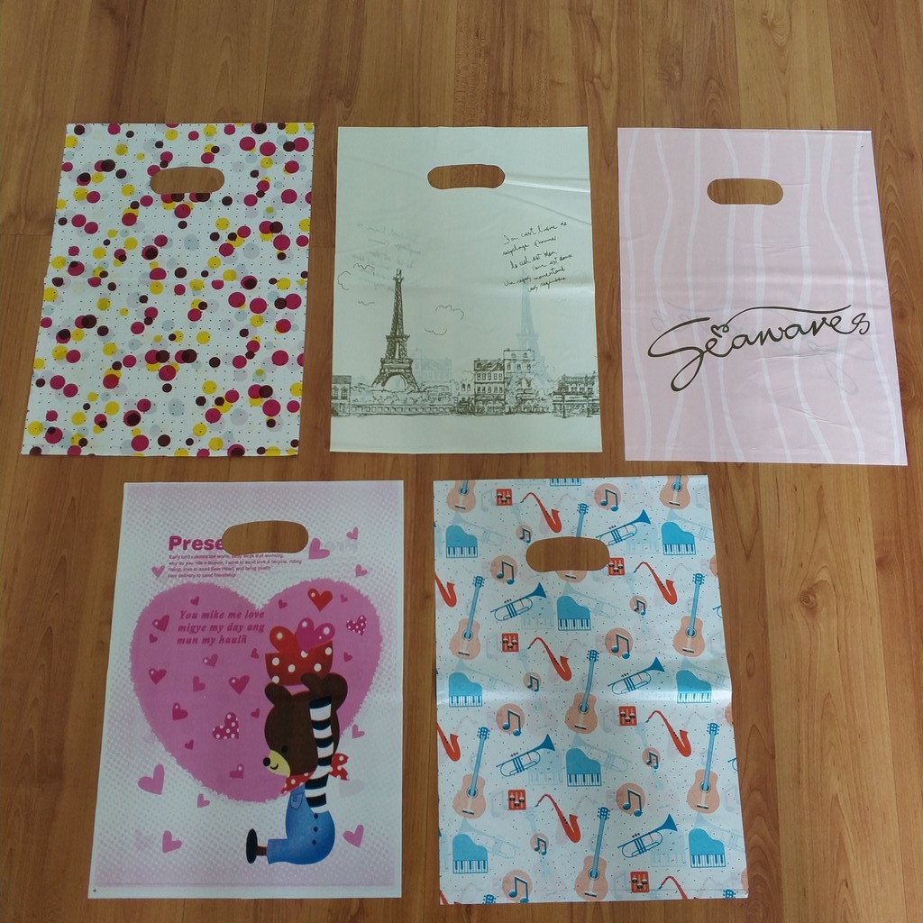 

[MINIMUM PEMESANAN 5 PAK] TAS KRESEK ISI 100 PCS SOUVENIR PLASTIK LUCU BAGUS MURAH