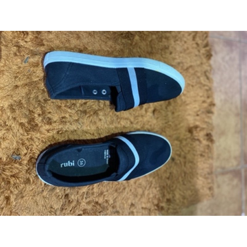 sepatu flat rubi