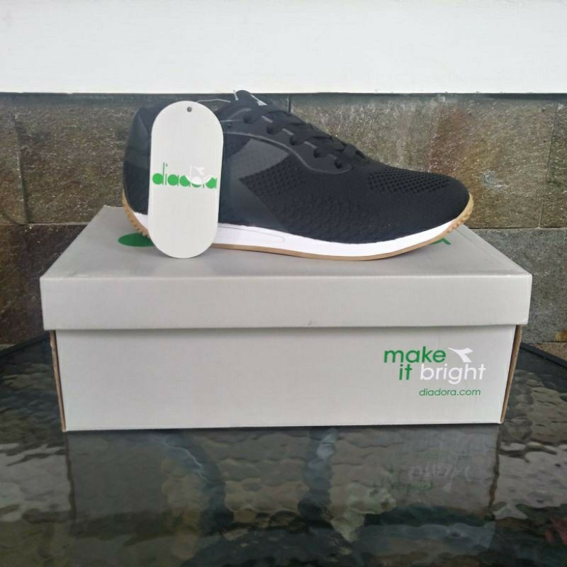 SNEAKERS PRIA ORI DIADORA VILELMO WARNA BLACK