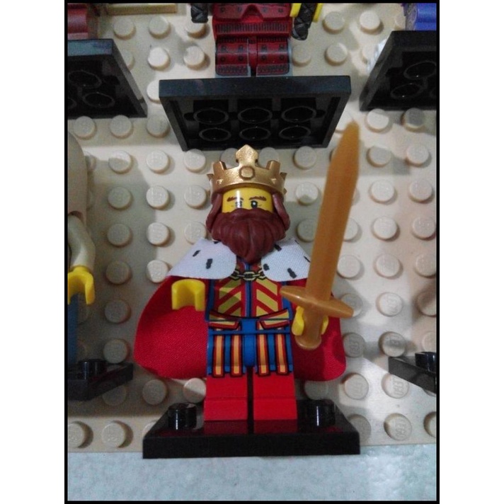 King Lego Minifigure Series 13. New.