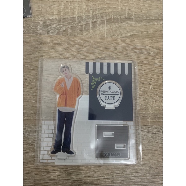 Standee Pentagon cafe Yanan Acrylic Stand