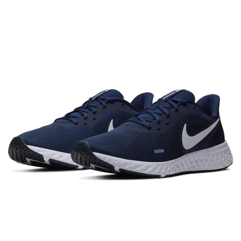 sepatu nike revolution cowok
