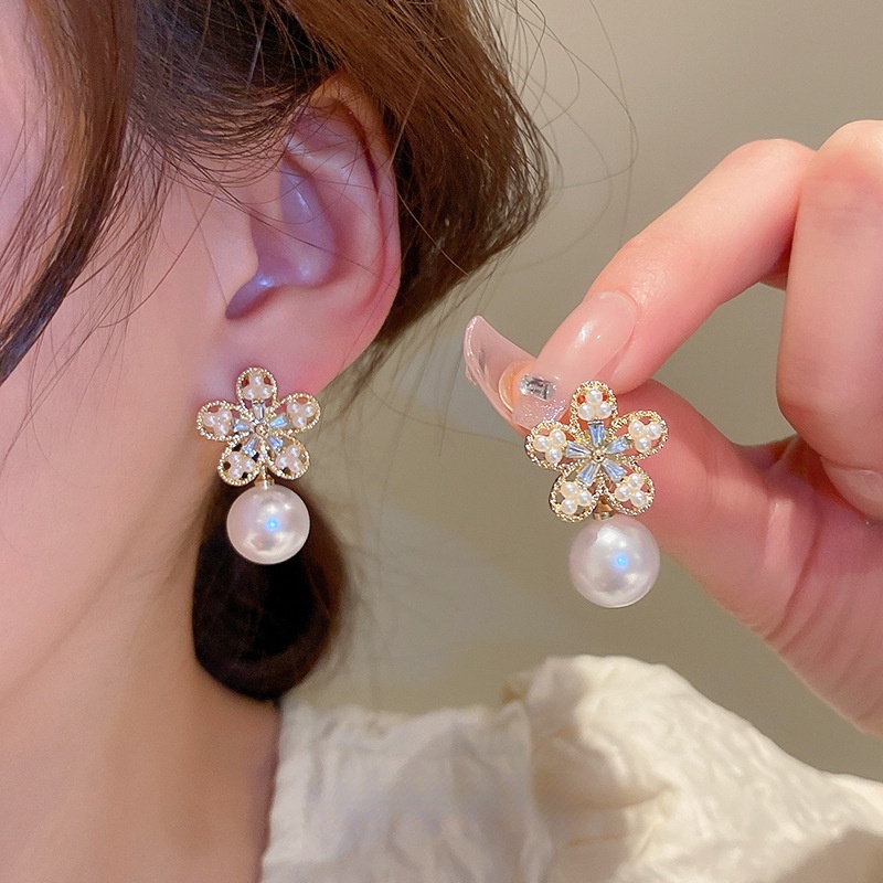 Anting Tusuk Bentuk Bunga Hias Mutiara Zircon Gaya Retro Korea Untuk Wanita