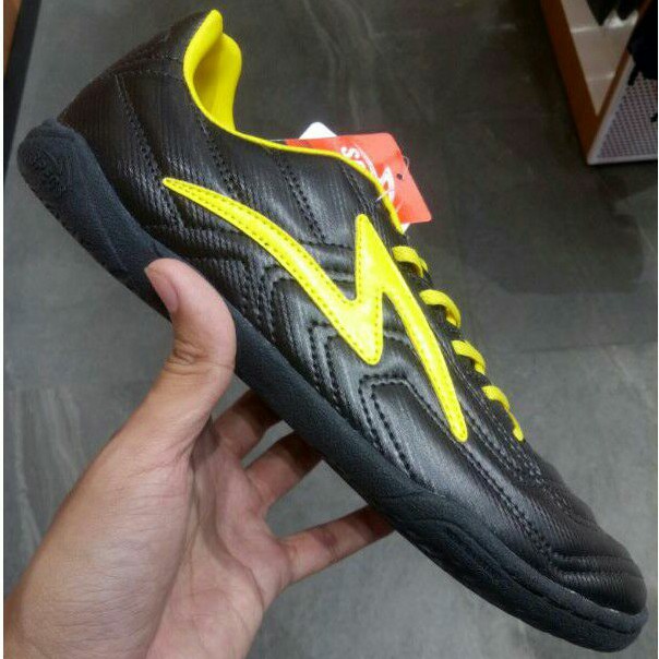 Specs Tycon IN Black Fresh Yellow 401425 Sepatu Futsal Original