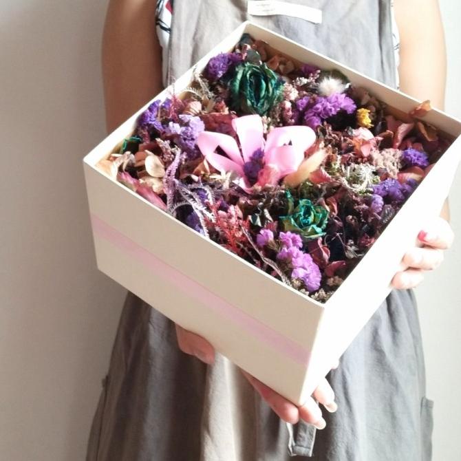 

KENOVAA/DRIED FLOWERS GIFT BOX DSG54546WE