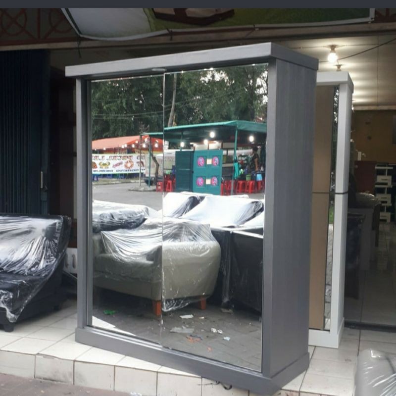 lemari pakaian minimalis kayu ukuran 160x200 warna abu abu hpl full cermin sliding 2 pintu putih