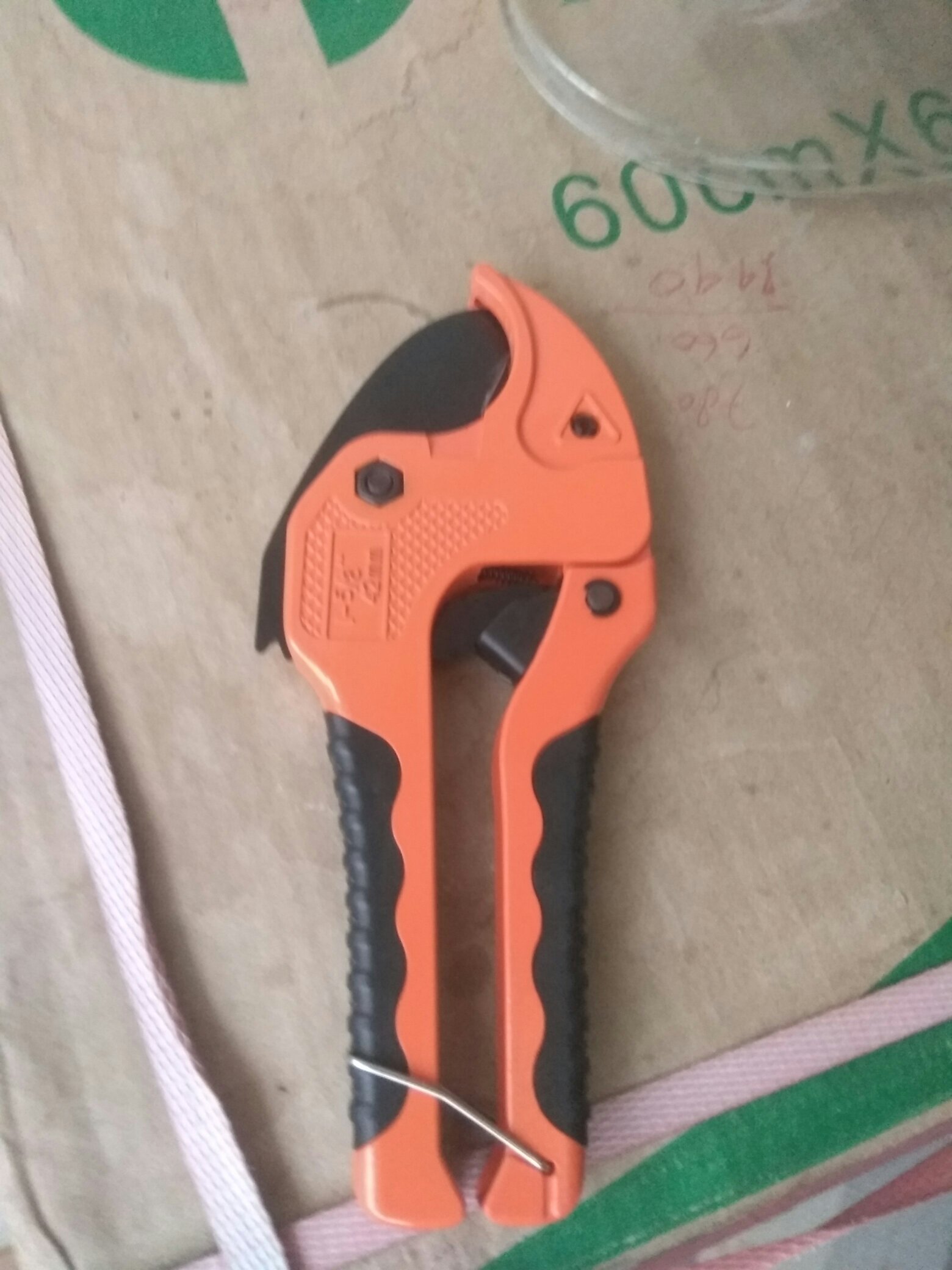 Tang Potong Pipa Pvc 42ml Camel