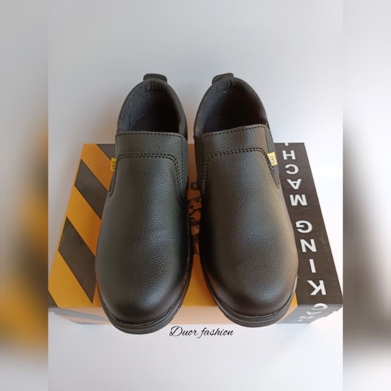 Sepatu Safety Slip On Bahan Kulit Ujung Besi Anti Slip