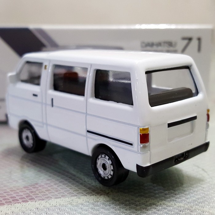 Diecast XCARTOYS Democratic Brand - Daihatsu Hijet 1000 Putih Skl 1:64