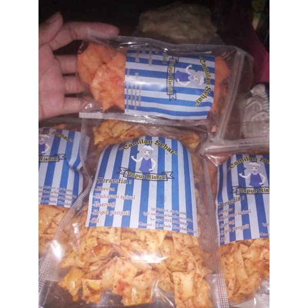 

keripik pangsit home made by camilan sehat dapur riskia ..
