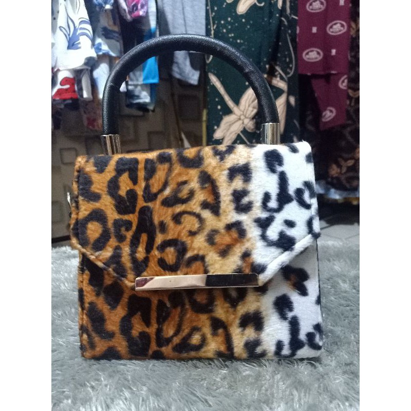 TAS PESTA PREMIUM WANITA MOTIF MACAN