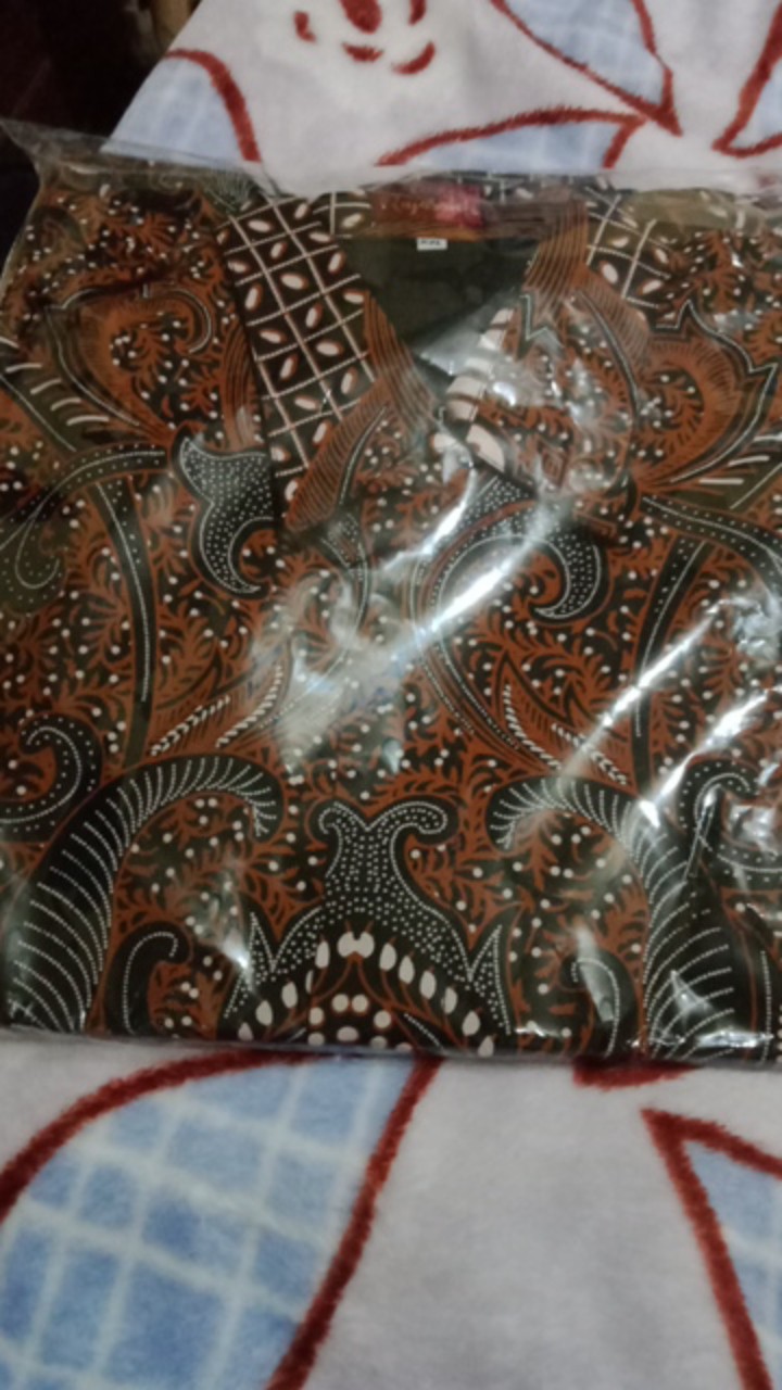 Sogan Hitam Kemeja Batik Pria Lapis Furing Lengan Pendek Katun Prisima Batik Solo