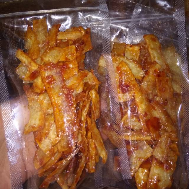 

Kripik singkong pedas manis "YUCASAMPEU