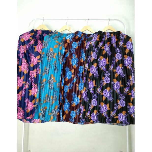 rok plisket motif bunga