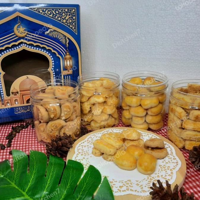 

Paket Hampers Lebaran Kue Kering Isi 4 Jar 500Ml Sarahasana_