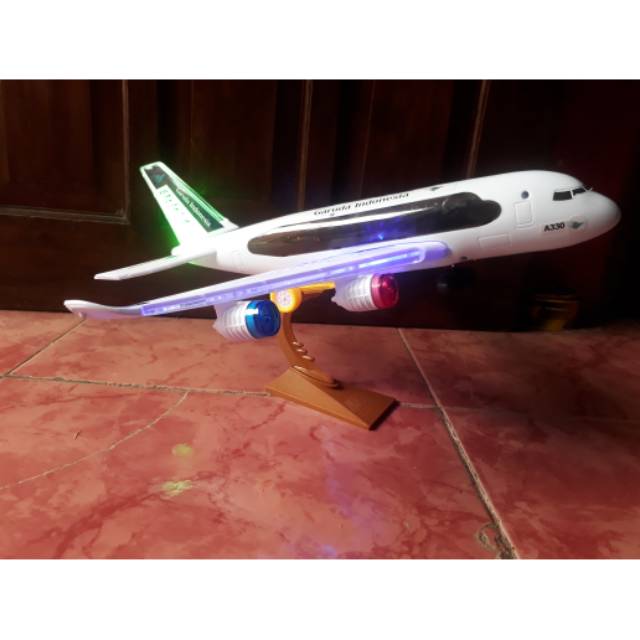 pesawat garuda mainan