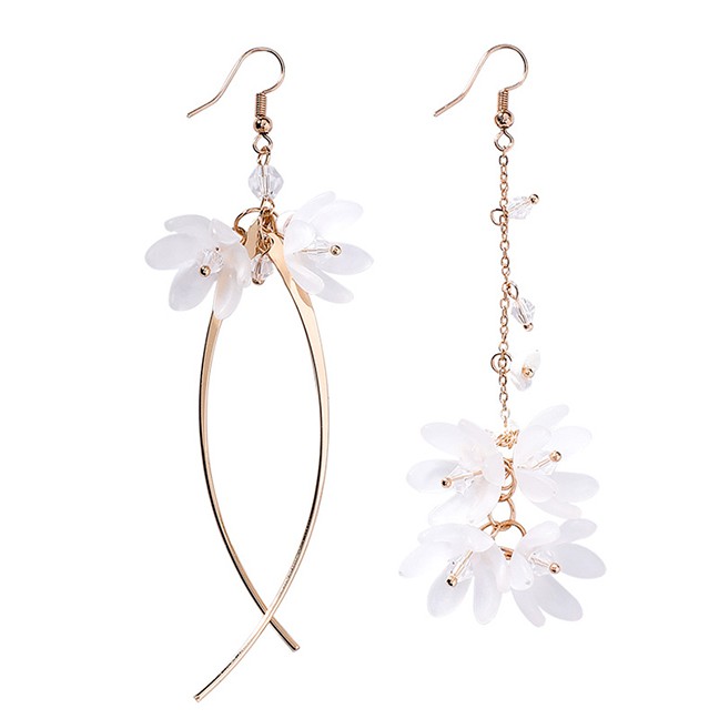 LRC Anting Tusuk Fashion White Curved Flower Crystal Fringe Shell Asymmetrical Earrings F49405