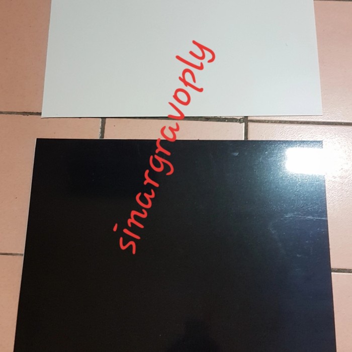 

Murah Gravoply Hitam&Putih 30X40Cm Tebal 1.5Ml Bergaransi