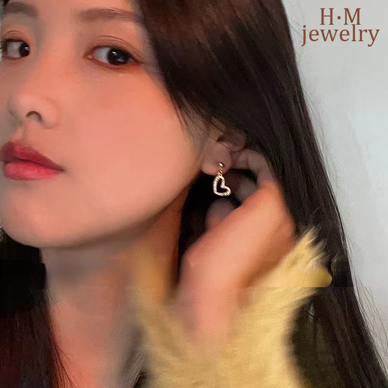 Anting Liontin Hati Gaya Elegan Untuk Wajah Bulat