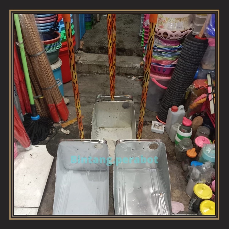 Pengki Sampah Kaleng / Serok Sekop Sampah Kaleng / Pengki Kaleng Gagang Kayu