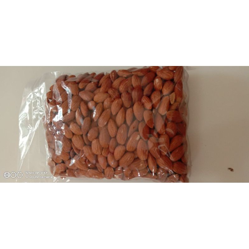 

kacang almond