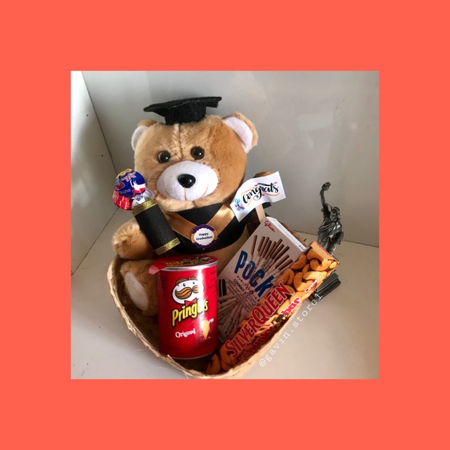 

Hampers wisuda/ bucket wisuda/boneka wisuda/ birthday gift/ paket cemilan jaman dulu