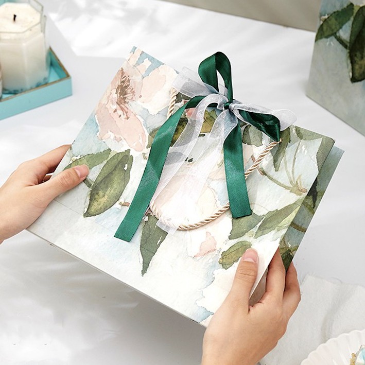

Premium Paperbag kado/ Kantong kado / Paperbag gift/ KANTONG TAS KARTON /paper bag Kado