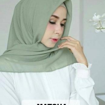 Model Terkini BTFZP kerudung jiilbab / hijab segi empat bahan bella square polos jahit tepi neci murah premium warna hijau matcha / sage green 98 Sale